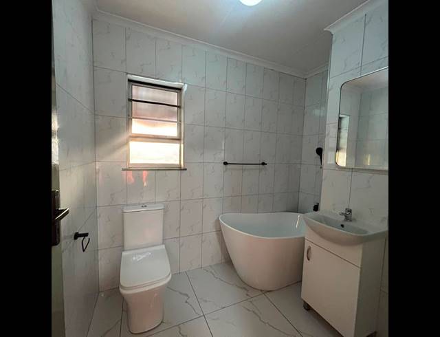 3 BEDROOM PROPERTY TO RENT IN BIRDSWOOD